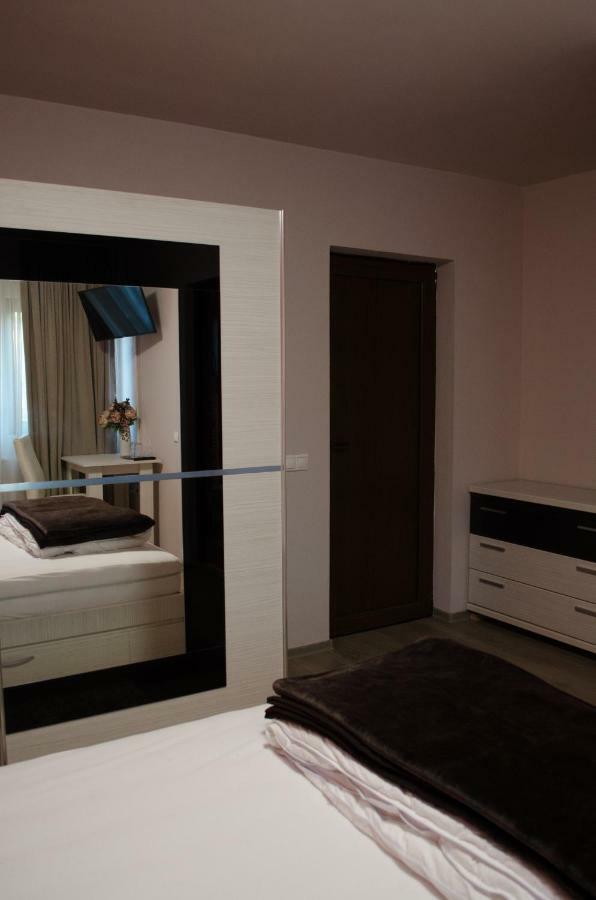 Panoramic Hotel Baia Sprie Bagian luar foto